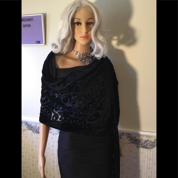 Black Body Central mini dress off-shoulder texture - Picture 8 of 8